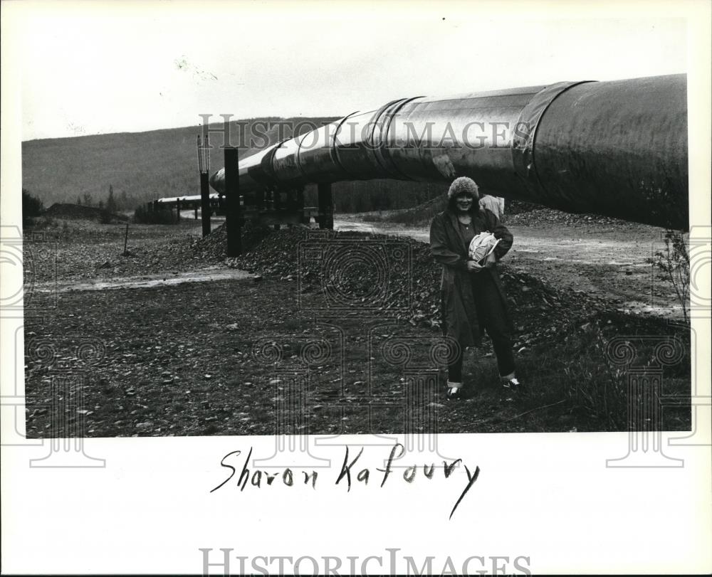 1982 Press Photo Sharon Kafoury visits Alaska pipeline. - orb14251 - Historic Images