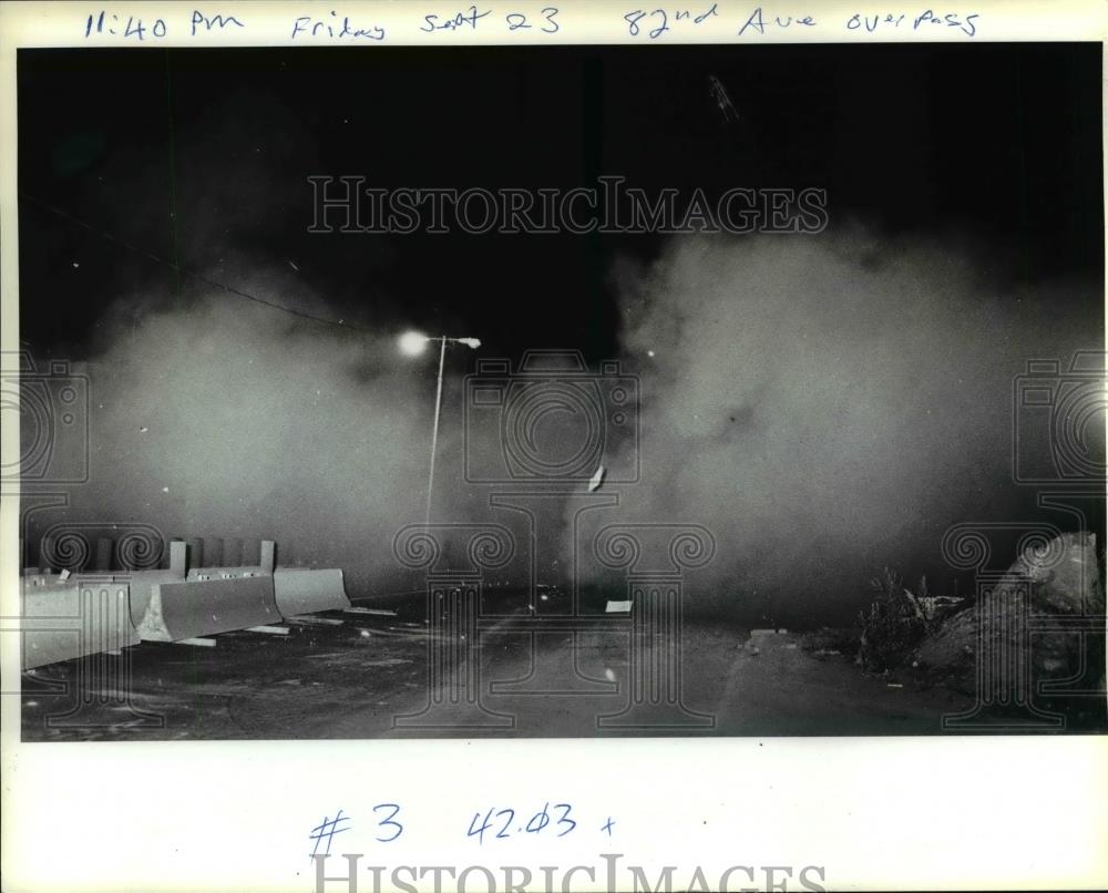 1983 Press Photo Ramp Comes Down As Cranes Destroy It, Banfield Freeway 82nd Ave - Historic Images