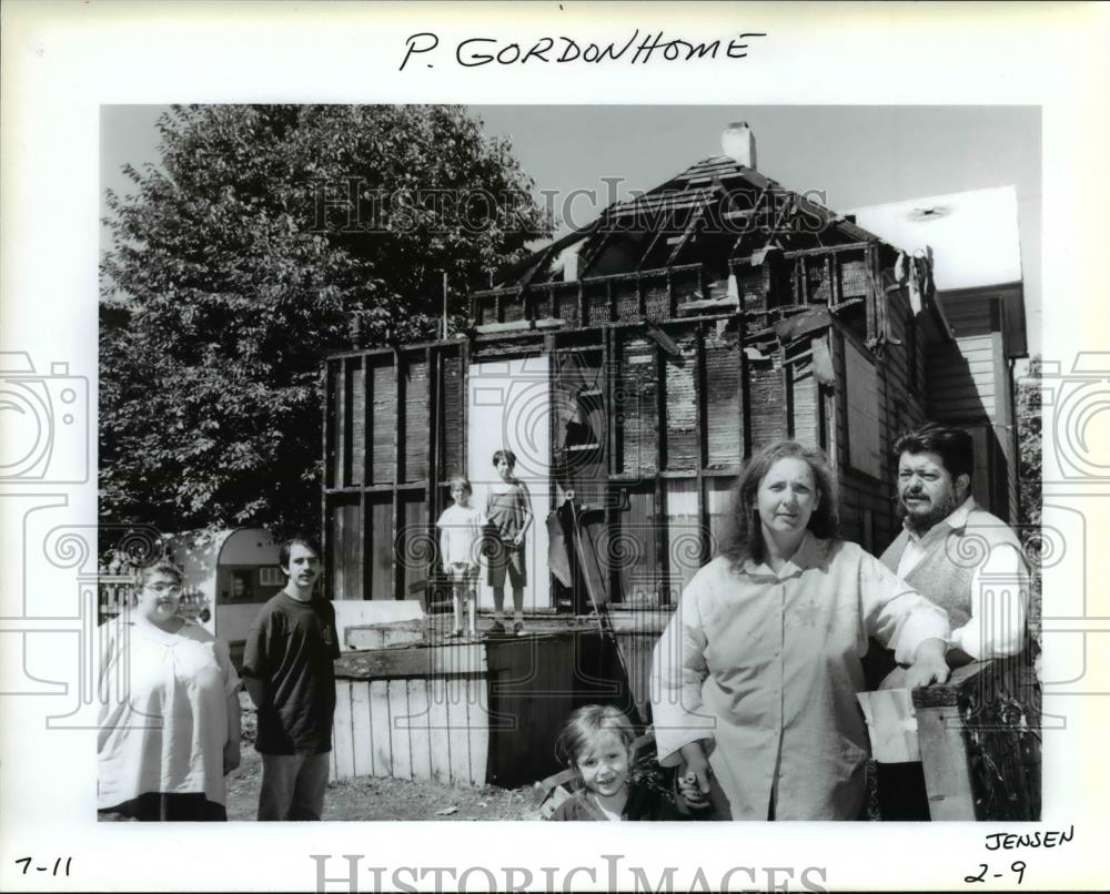 Press Photo Minor Fire In Portland At Gordon Home - orb16295 - Historic Images