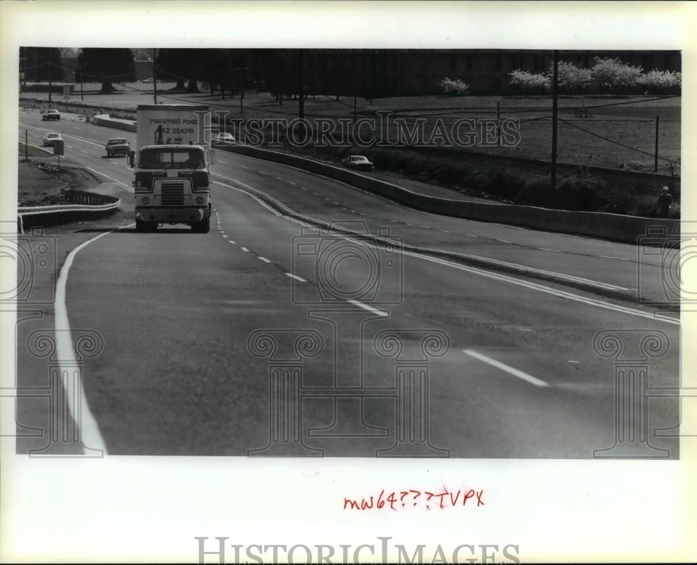 1983 Press Photo Rough Surface of the Newly Opened Overpass - orb16519 - Historic Images