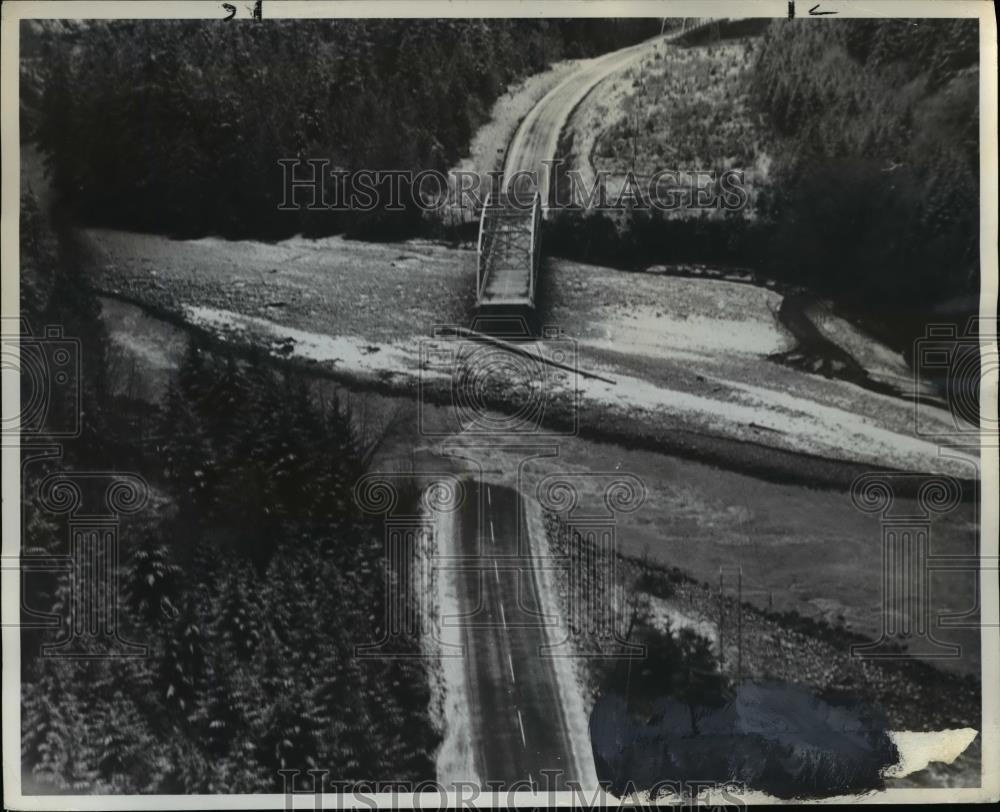 Press Photo The Clackamas River Highway - orb18588 - Historic Images