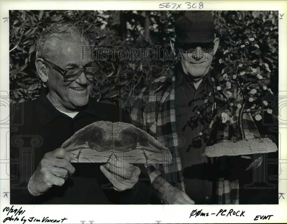 1981 Press Photo Rockhounder Bill Jones and Bryce Crosby - orb19390 - Historic Images