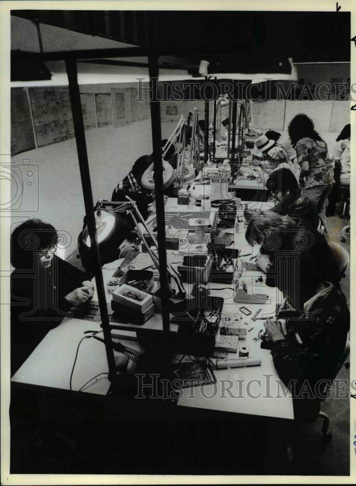 1980 Press Photo Migrant Workers Learn Skills at Oregon Human Development Corp - Historic Images