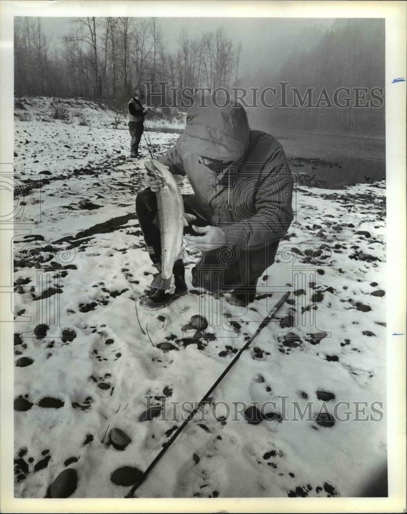 1982 Press Photo Troutdale firefighter Rich Stowell checks his catch - orb21044 - Historic Images