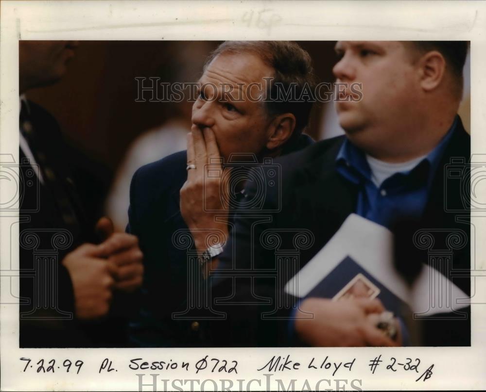 1999 Press Photo Legislature Looking Shocked In Oregon - orb21615 - Historic Images