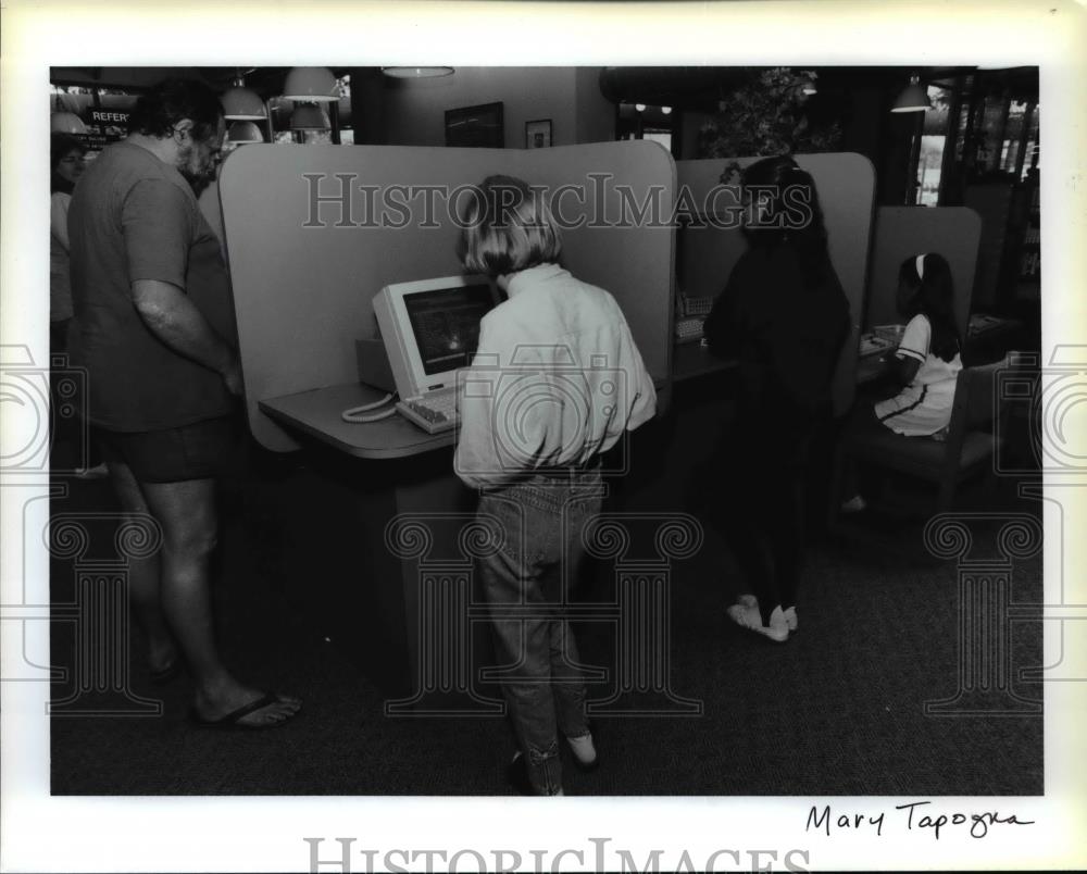 1993 Press Photo People using computers at Library in Hillsboro - orb21762 - Historic Images