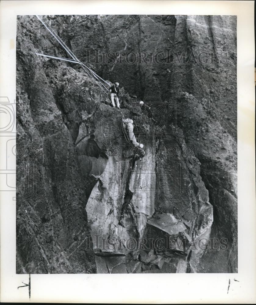 1967 Press Photo Three men work their way up a slope of Mt Thielsen Thrusday. - Historic Images