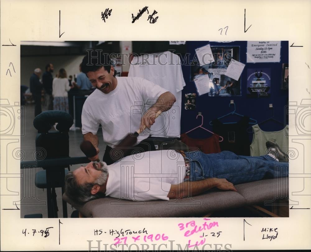 1995 Press Photo Massage - orb23906 - Historic Images