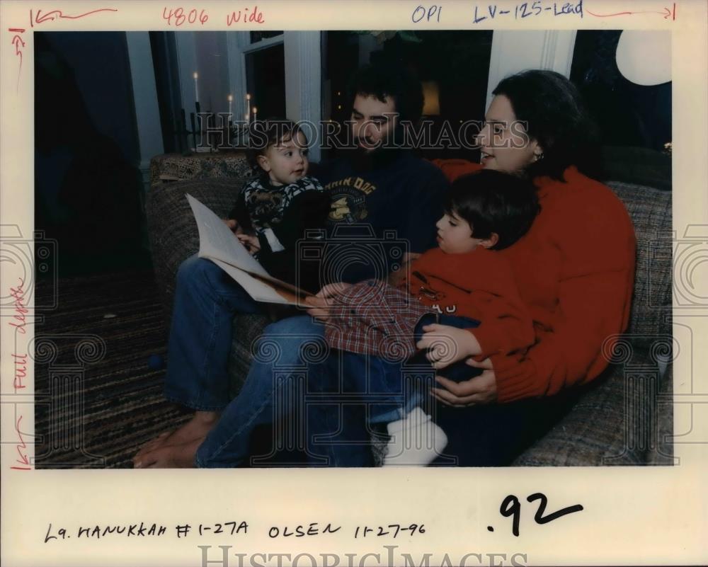 1996 Press Photo Family celebrating Jewish holiday of Hanukkah - orb25791 - Historic Images