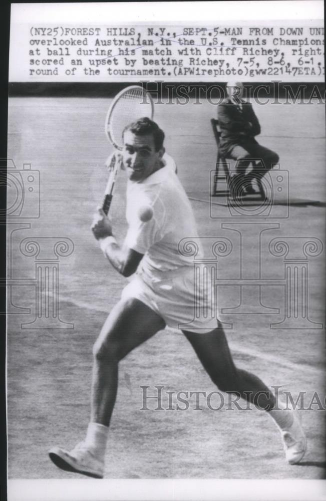 1966 Press Photo Australian tennis player Owen Davidson during a match - Historic Images