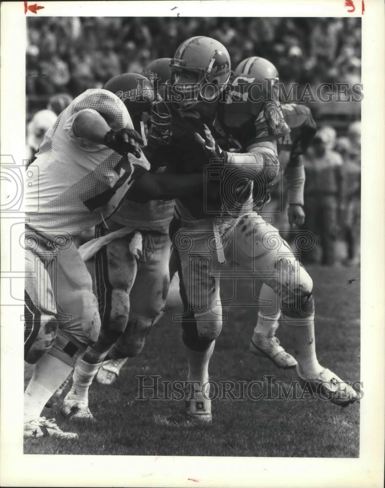 1984 Press Photo Montana University freshman Ward Crawford fights for the ball - Historic Images