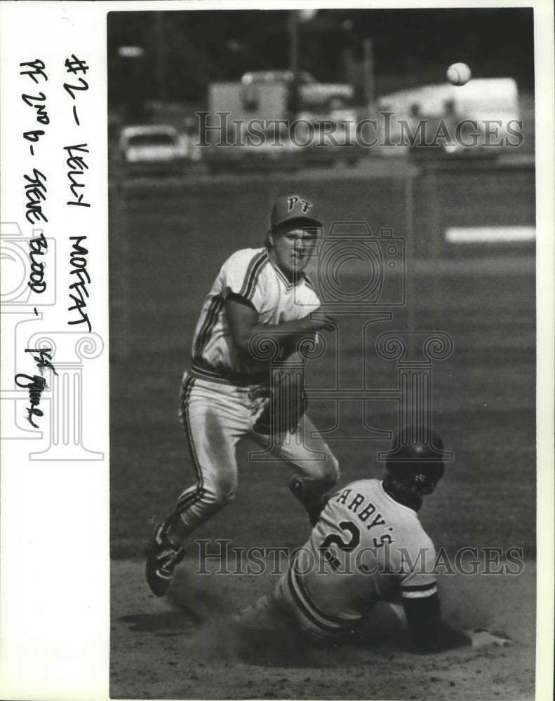 1989 Press Photo Post Falls baseball player Steve Blood forces out Kelly Moffat - Historic Images