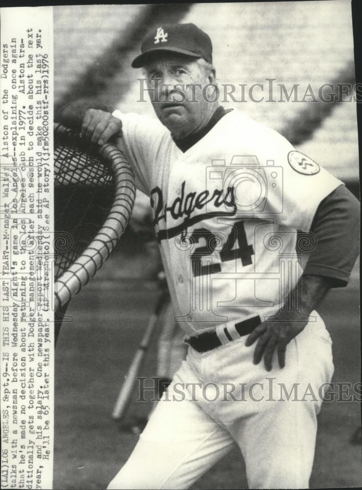 1976 Press Photo Manager Walter Alston of the Dodgers thinks about next year - Historic Images