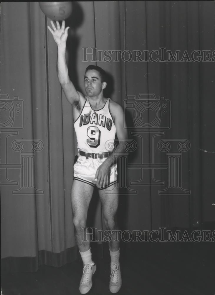 1954 Press Photo Junior basketball player Buhler shows off his skills in Idaho - Historic Images