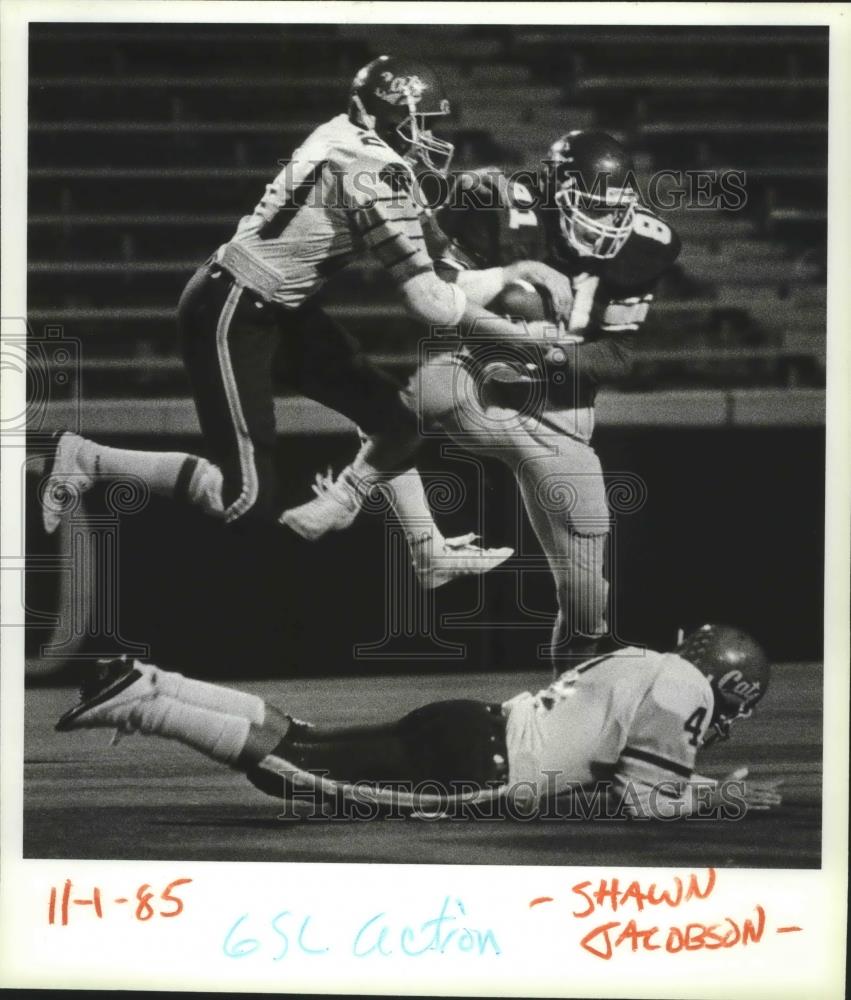 1992 Press Photo Football- Mead&#39;s Chad Weaver fights Jamie Buenzli for ball - Historic Images