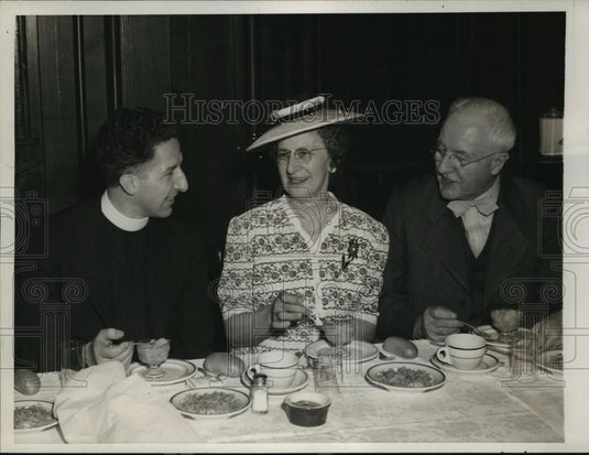 1945 Press Photo New York Gertrude Scheerer named Catholic Mother of 1945 NYC - Historic Images