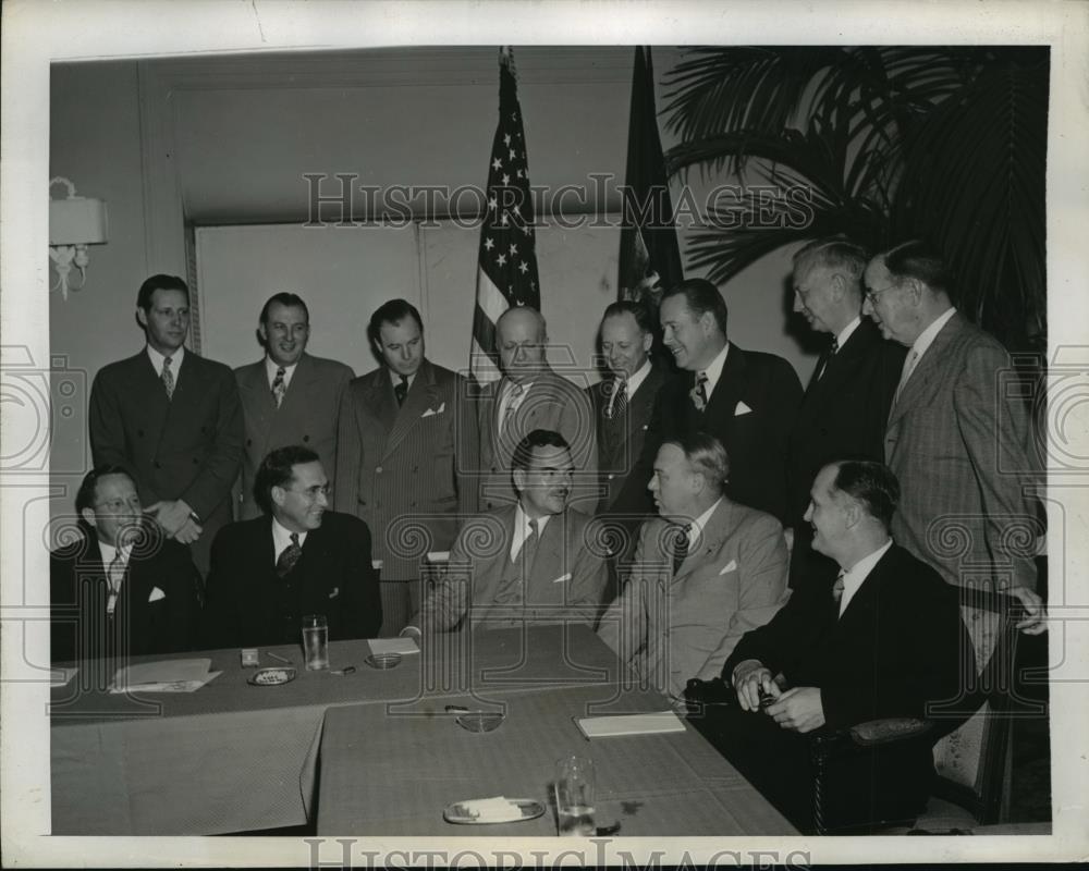 1945 Press Photo New York Thirteen Governors Attend Conference NYC - neny06600 - Historic Images