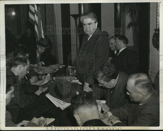 1943 Press Photo New York John Lewis meets with his POlicy Committee NYC - Historic Images