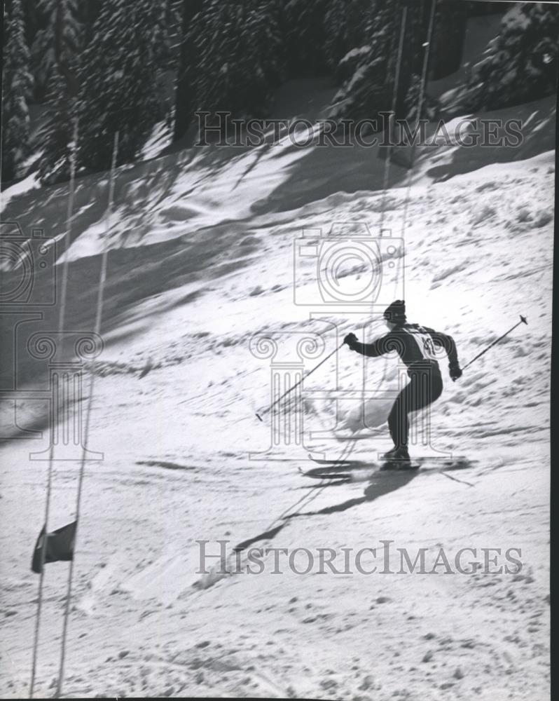 1967 Press Photo Canadian skier Curry Chapman flies down the slope - sps01261 - Historic Images