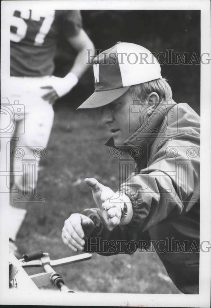 1972 Press Photo Ray Braun, Football Defensive Coordinator - sps01302 - Historic Images