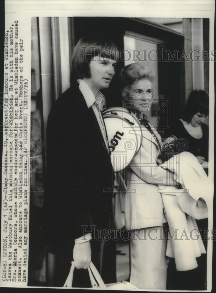 1972 Press Photo Tennis player, Jimmy Connors and his mother, Gloria in London - Historic Images