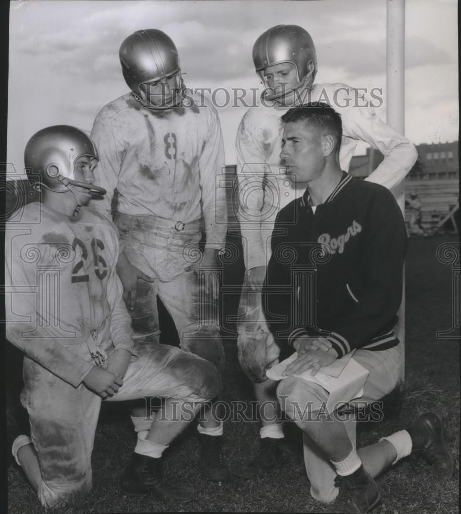 1955 Press Photo Rogers football coach, Fred Brown with players - sps01357 - Historic Images