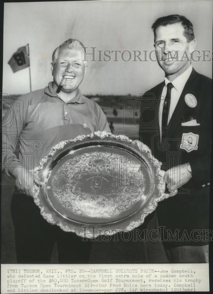 1966 Press Photo Golf champion, Joe Campbell receives award from Fred Boice - Historic Images