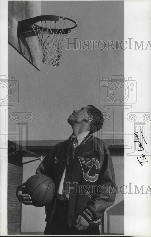 1992 Press Photo Basketball&#39;s Tim Carlson, led Valley Christian to 17-6 season - Historic Images