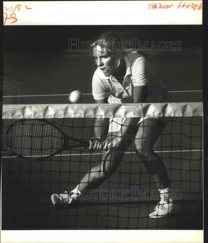 1982 Press Photo Tennis player Sharon Fletcher in action - sps01488 - Historic Images