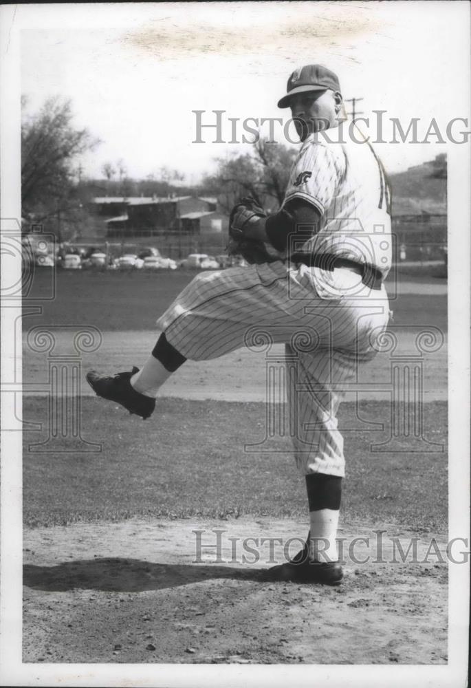 1959 Press Photo Baseball coach, Buck Bailey, gets ready to pitch - sps01493 - Historic Images