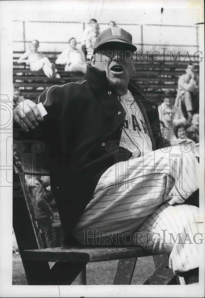 1981 Press Photo Baseball coach A.B. &quot;Buck&quot; Bailey gets fired up during game - Historic Images