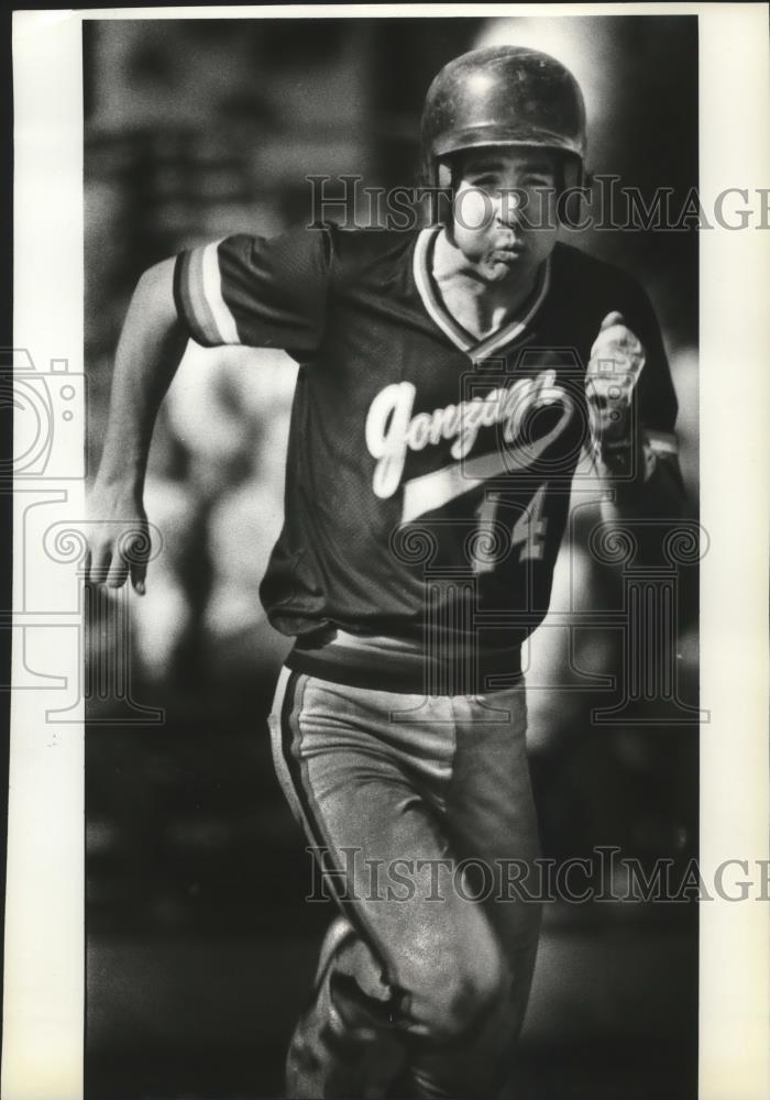 1983 Press Photo Baseball star Dan Beach races around the bases - sps01506 - Historic Images