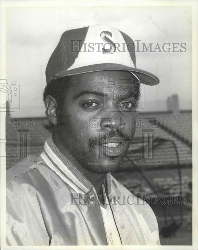 1984 Press Photo Baseball star Charlie Beamon is all smiles - sps01512 - Historic Images