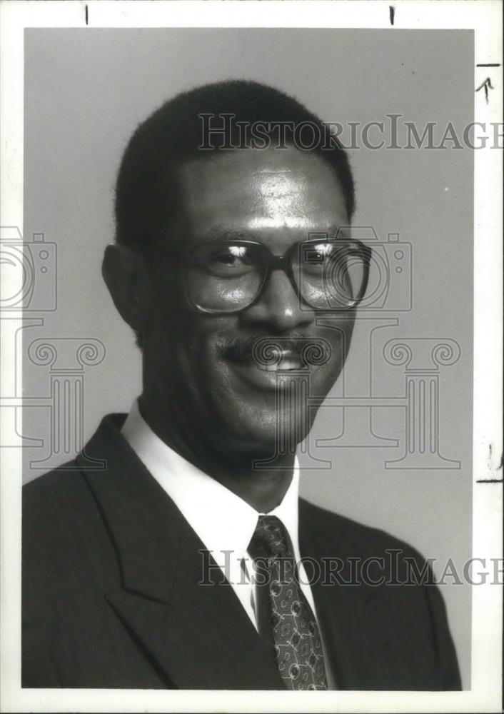 1990 Press Photo Ex-NBA star, Butch Bear, is Howard head basketball coach - Historic Images