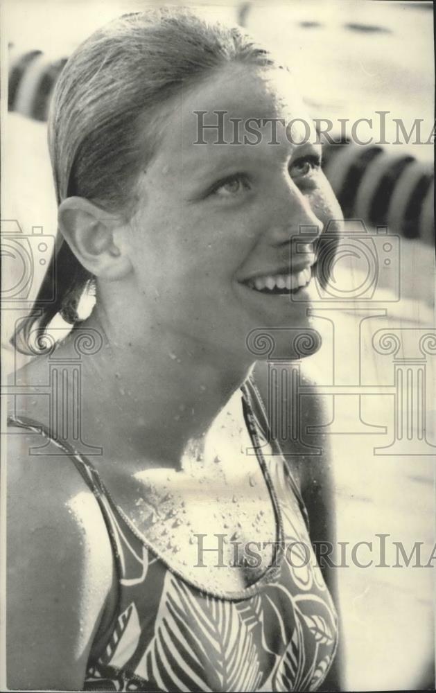 1973 Press Photo Swimming star Shirley Babashoff is all smiles after meet - Historic Images