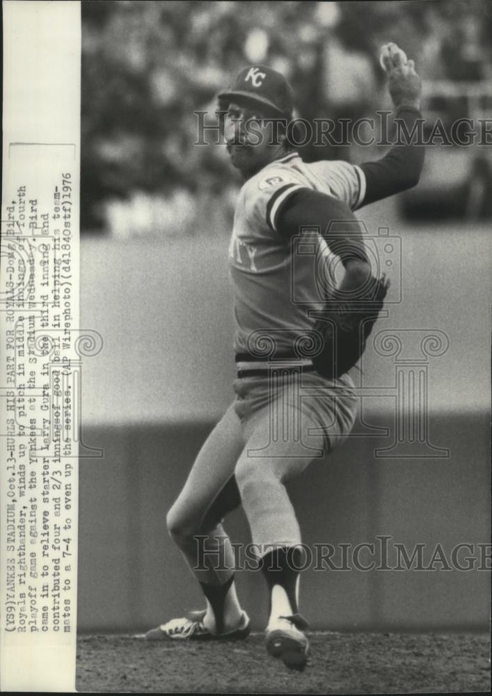 1976 Press Photo Doug Bird, Royals righthander, winds up to pitch in game - Historic Images