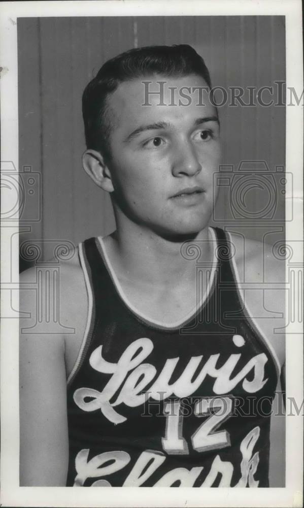 1955 Press Photo Basketball star Floyd Damon ready for the season - sps01640 - Historic Images