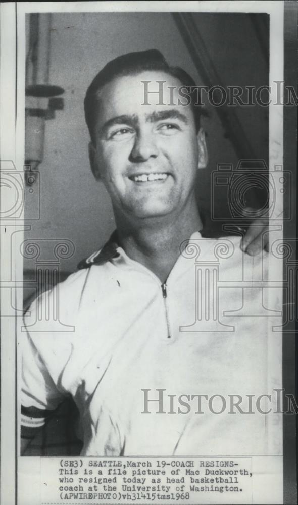 1968 Press Photo Mac Duckworth, who resigned today as head basketball coach - Historic Images