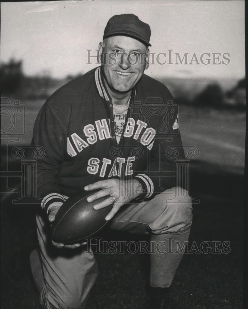 1957 Press Photo Washington State Assistant Football Coach Buck Bailey - Historic Images