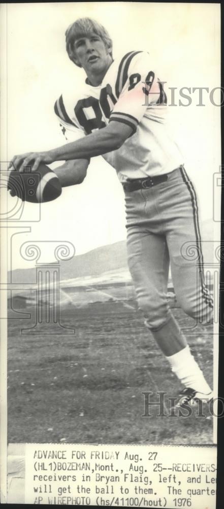 1976 Press Photo Football star Bryan Flaig prepares to toss the ball - sps01697 - Historic Images