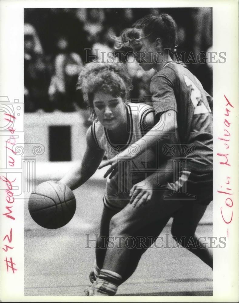 1991 Press Photo Basketball&#39;s Colleen Flanigan drives Mead foes crazy - sps01711 - Historic Images