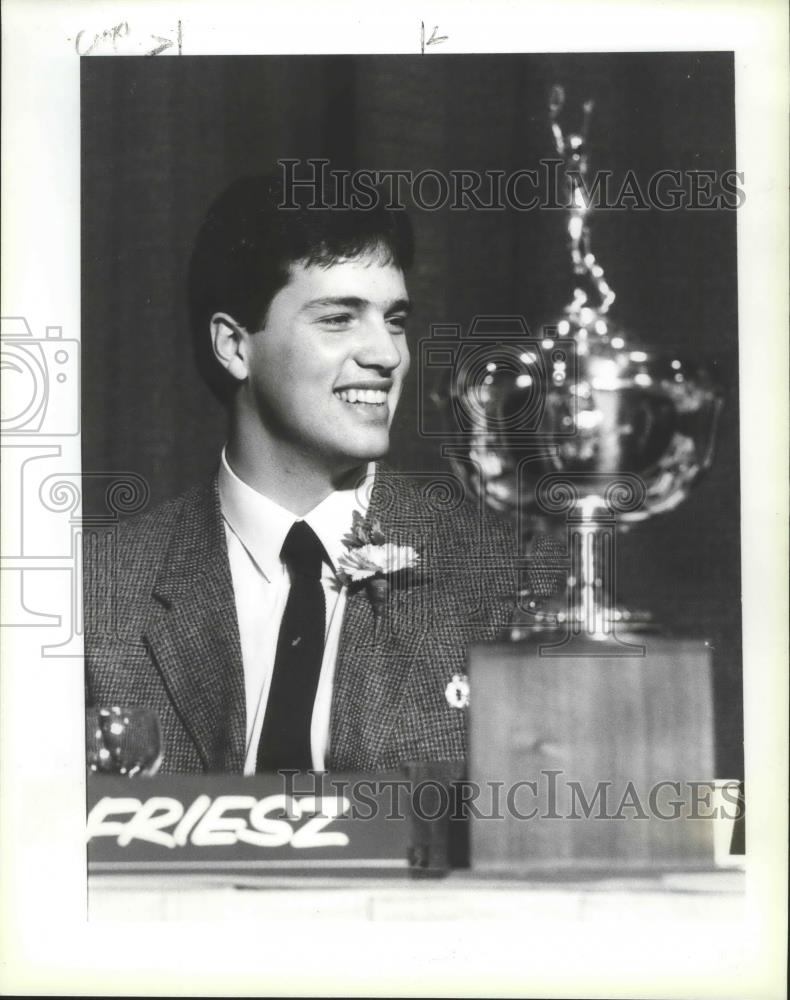 1988 Press Photo Football player, John Friesz and trophy - sps01741 - Historic Images