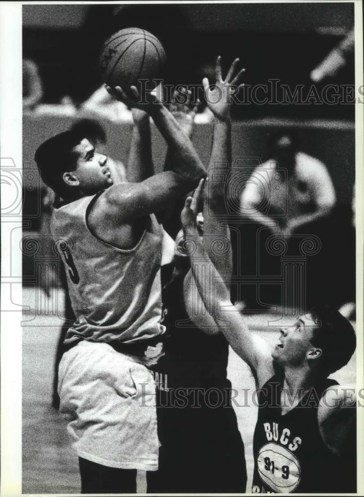 1991 Press Photo North Idaho College basketball guard, Seth Adler, during a game - Historic Images