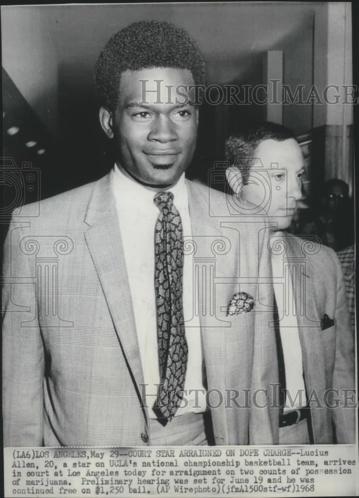 1968 Press Photo Lucius Allen-UCLA Men's Basketball Team Champion in Court - Historic Images