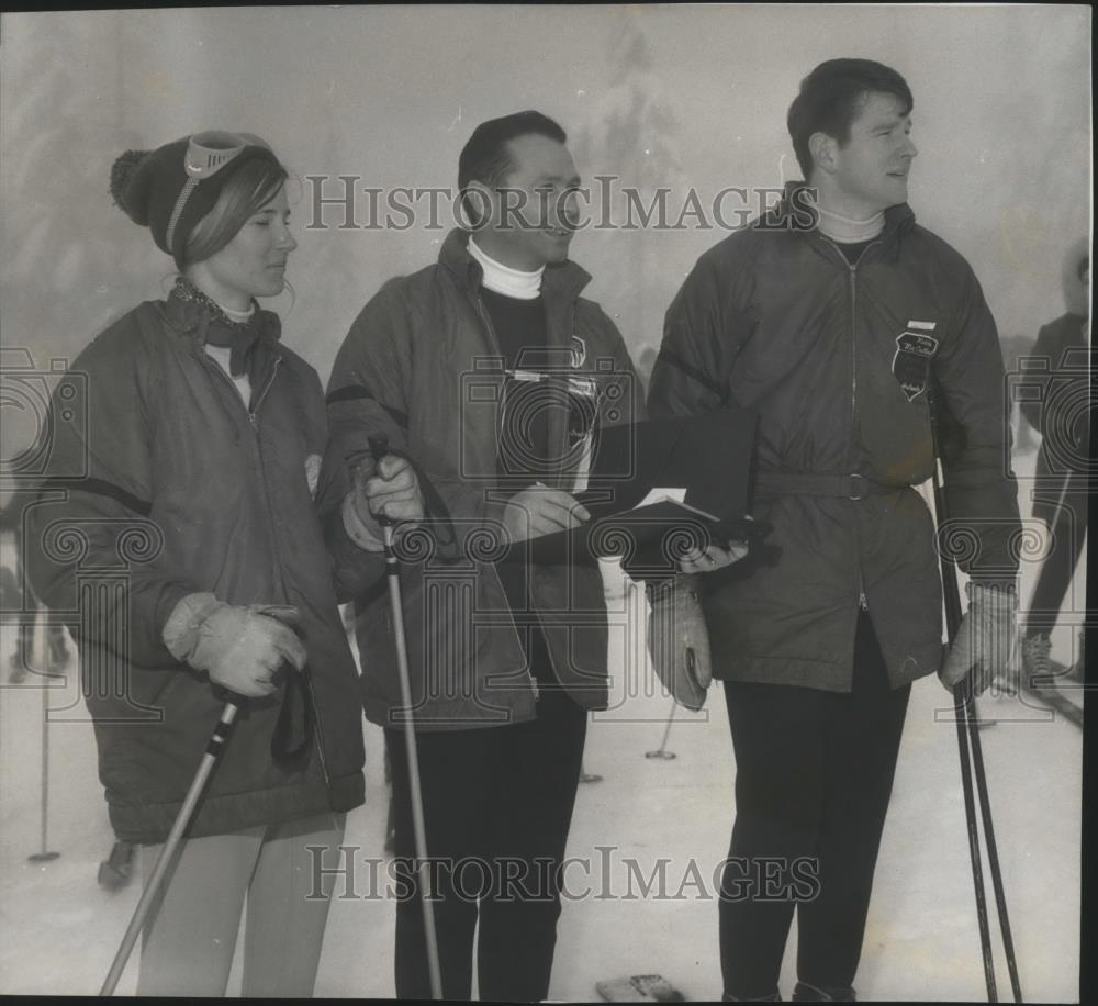 1969 Press Photo Wally Cranston, S-R Ski School Director and Other Officials - Historic Images