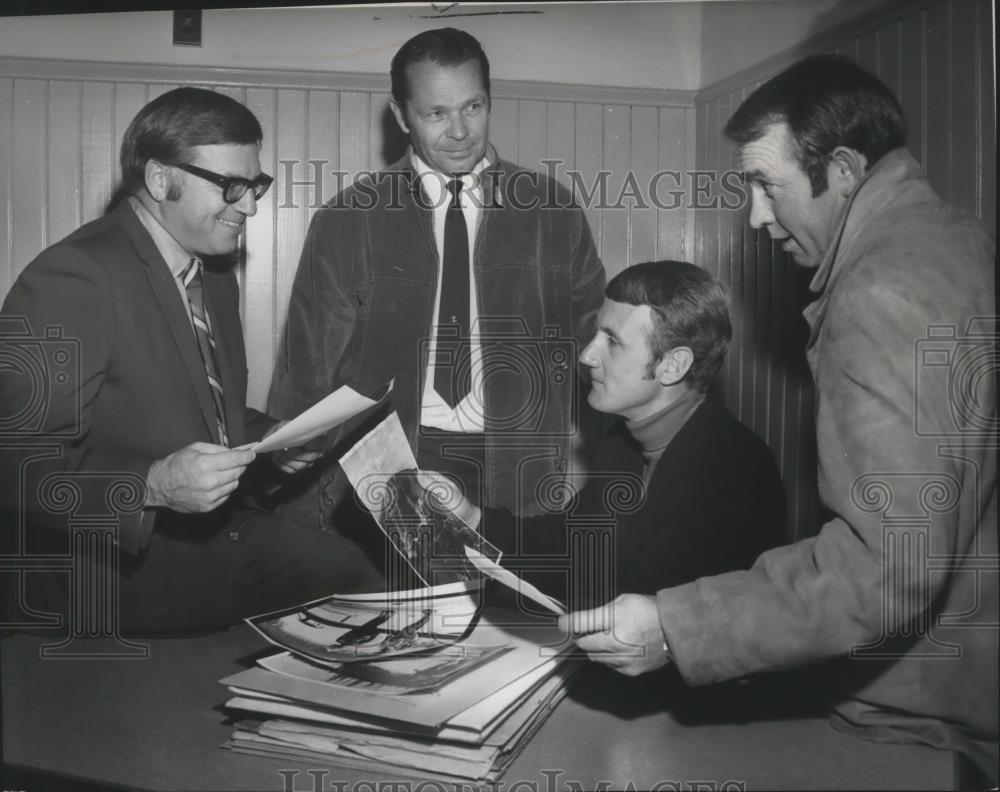 1970 Press Photo S-R Ski boss Wally Cranston with other ex-directors & new chief - Historic Images