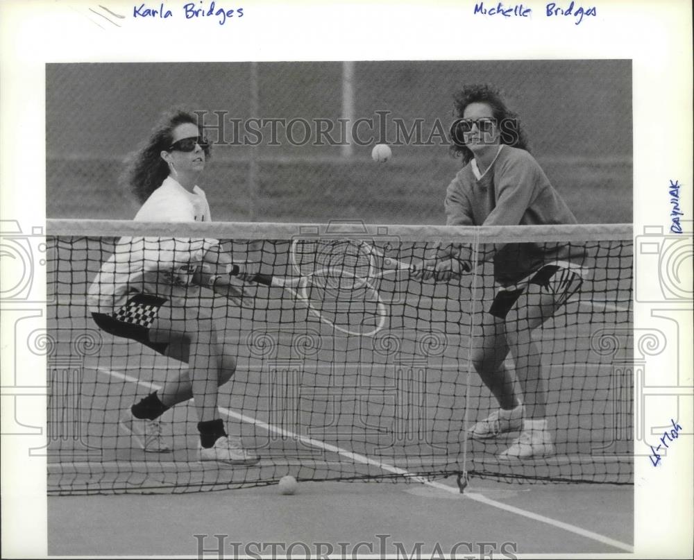 1989 Press Photo Karia and Michelle Bridges-Twins Double up in Tennis Match - Historic Images