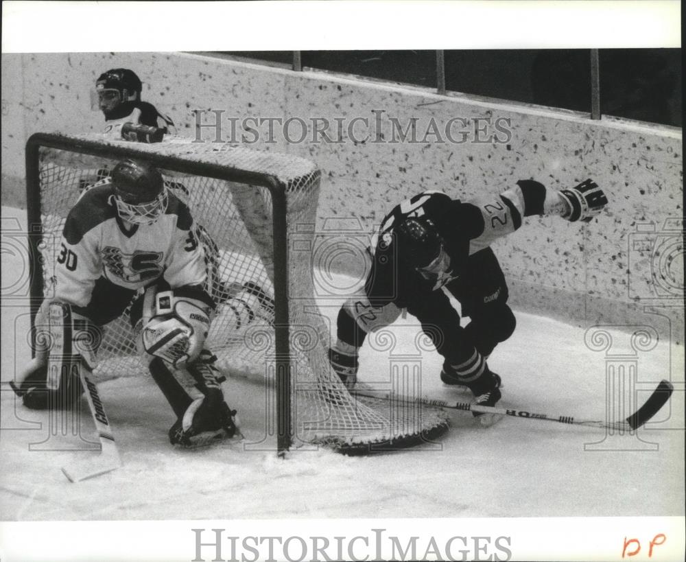 1990 Press Photo Spokane Chiefs hockey goalie, Shawn Dietrich - sps02193 - Historic Images