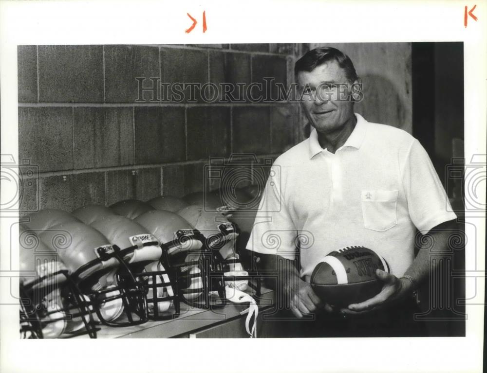 1986 Press Photo Community Colleges of Spokane football coach, Bob Everson - Historic Images