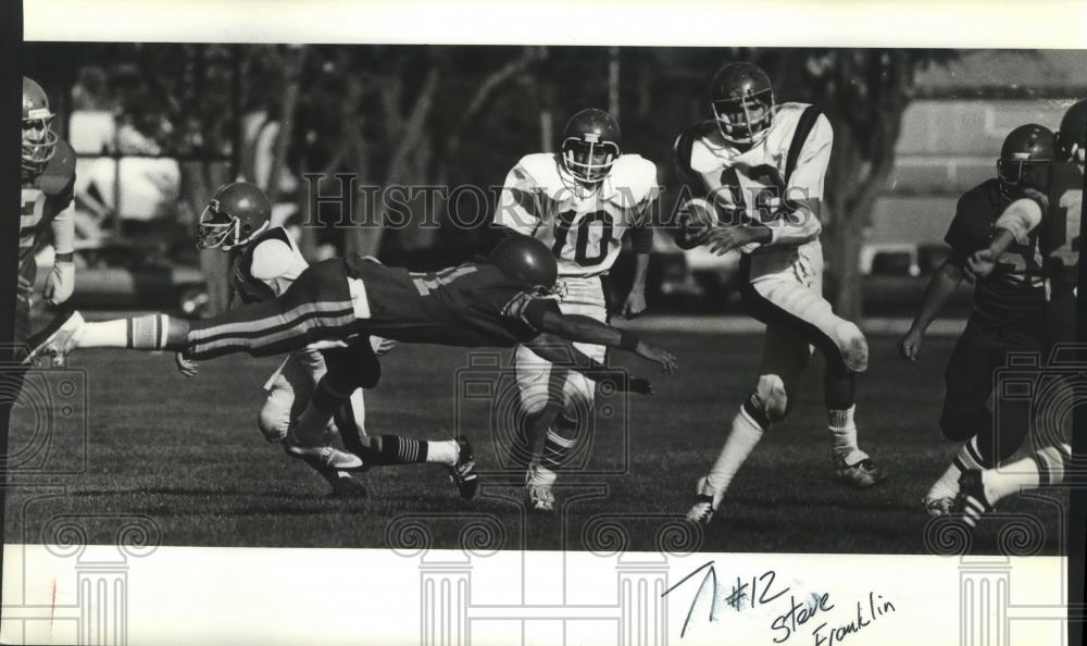 1981 Press Photo Steve Franklin-Football Player (#12) Dodging Defender - Historic Images